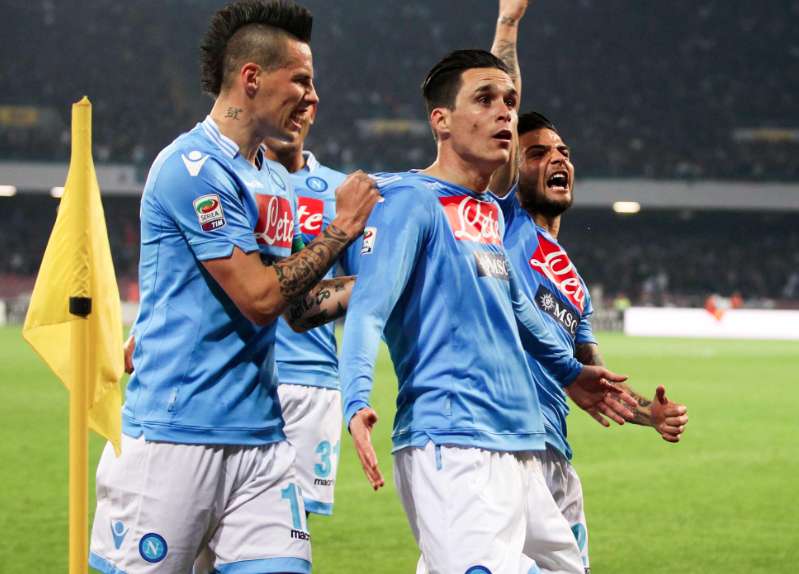 Le Napoli fait chuter la Juve et sourire la Roma