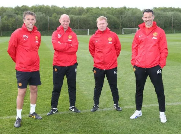 Photo : le nouveau staff de Manchester