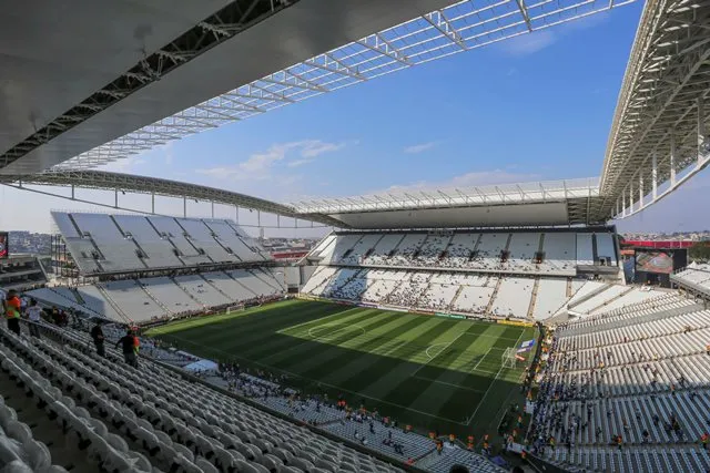 Brésil : le stade inaugural n&rsquo;est pas prêt