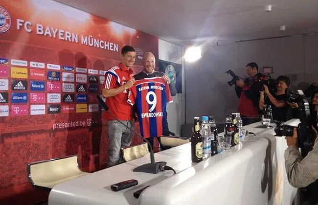 Photo : Lewandowski officiellement présenté