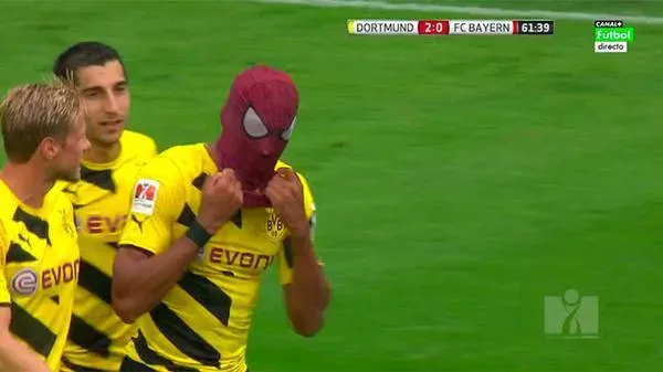 Photo : Aubameyang ressort le masque Spiderman