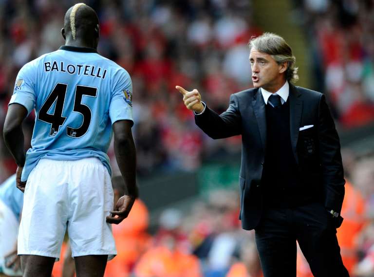 Mancini met Balotelli en garde