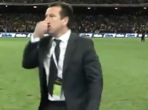 Dunga explique son geste fou