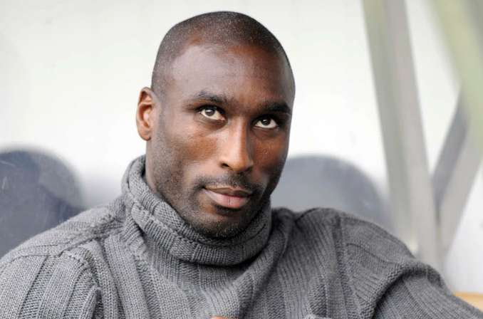 Sol Campbell se plaint de racisme