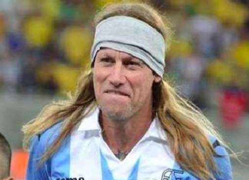 Il se déguise en Claudio Caniggia