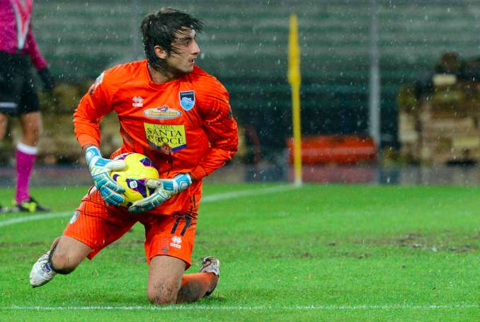 Mattia Perin abuse de la bouteille