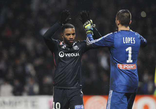 Sagnol admire  Lacazette !