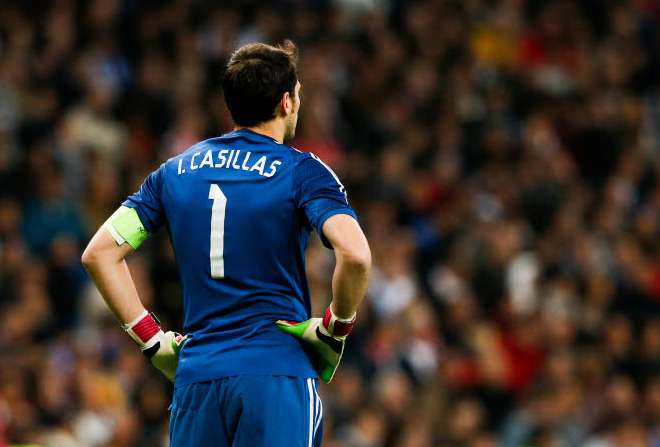 Casillas tacle le Barça