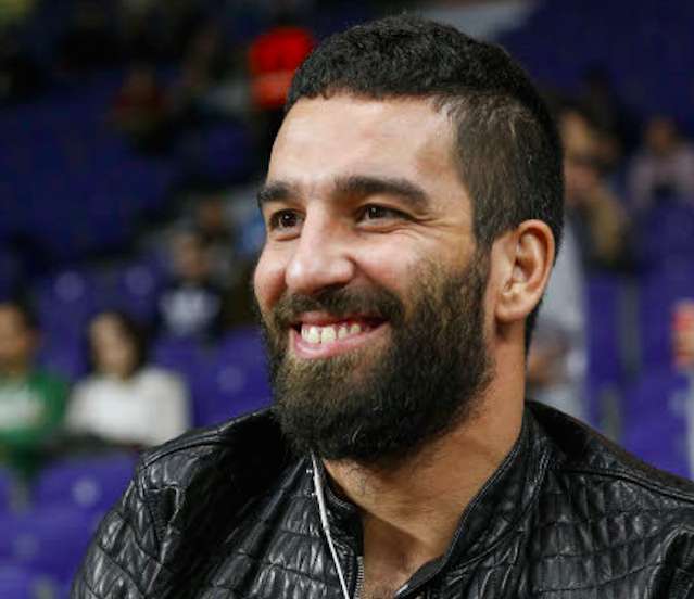 Pas de sanction pour Arda Turan