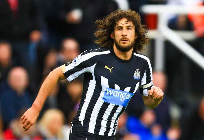 Coloccini visé par un jet de pièce