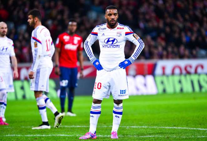 Lacazette mystérieux sur son avenir