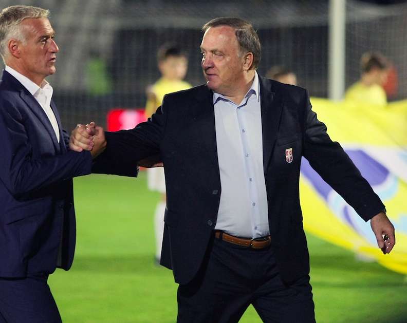 Advocaat ne devrait pas rester