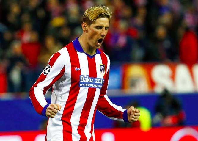 Torres nageait dans des vêtements mouillés