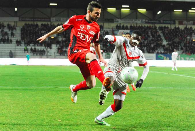 Troyes et Angers filent vers la Ligue 1, Châteauroux vers le National