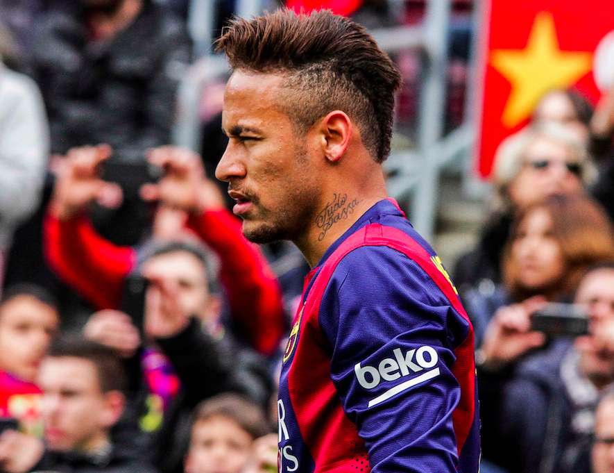 Neymar s&rsquo;essaye au piano