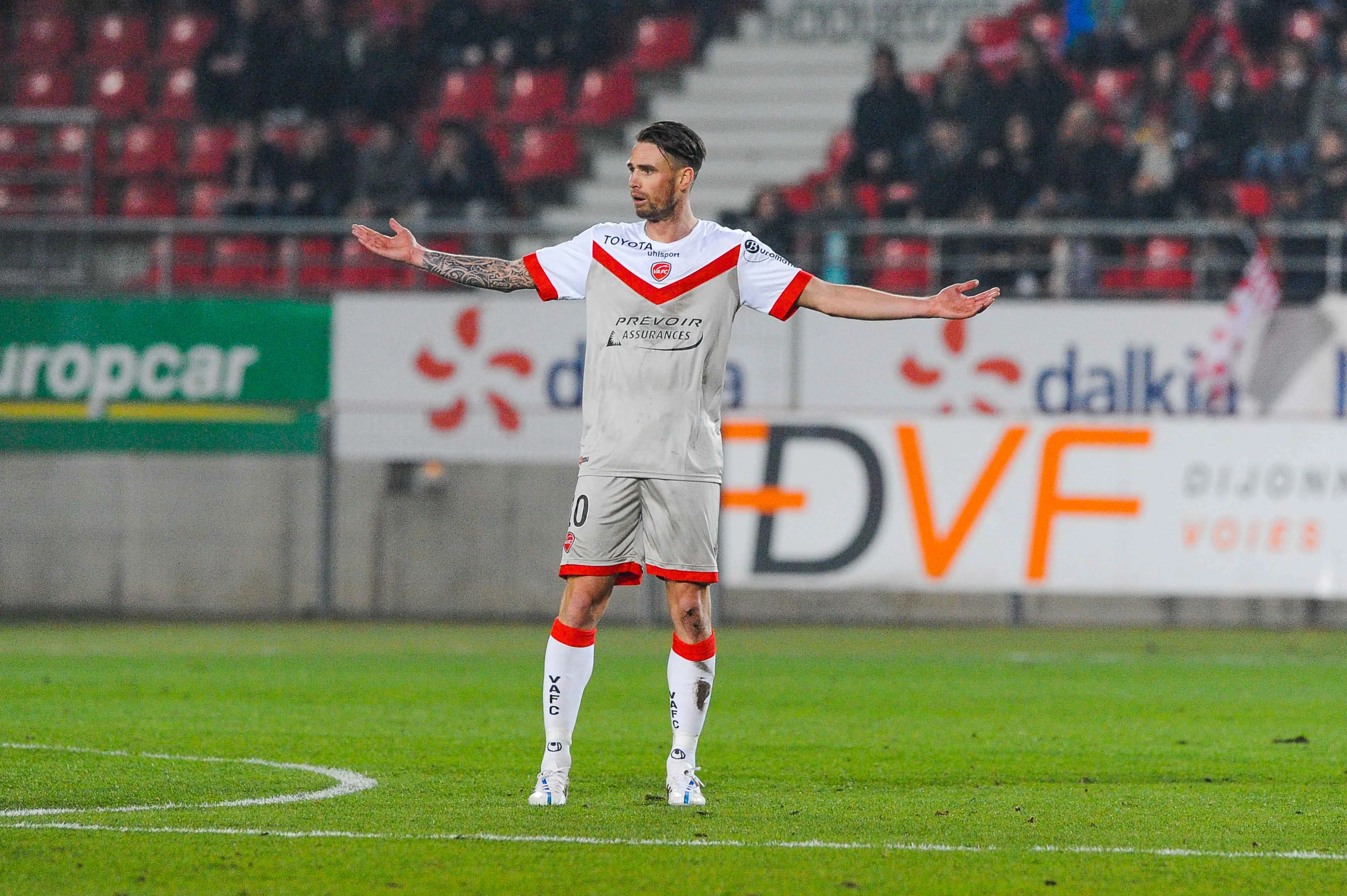 Troyes et le GFC Ajaccio foncent vers la Ligue 1, Arles-Avignon et Châteauroux à bout de souffle