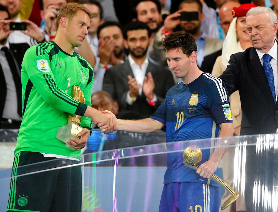 Neuer attend Messi de pied ferme