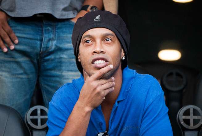 Ronaldinho rentre chez lui après son remplacement