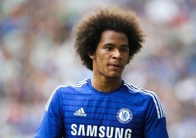 Qui es-tu Izzy Brown ?