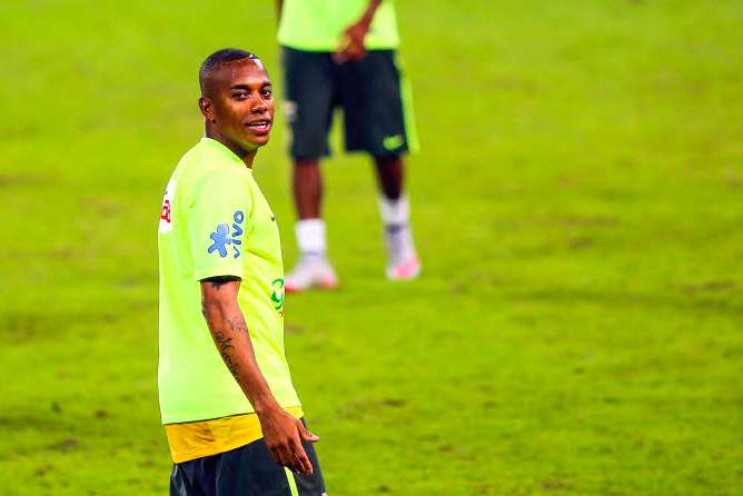 Robinho débarque à Guangzhou