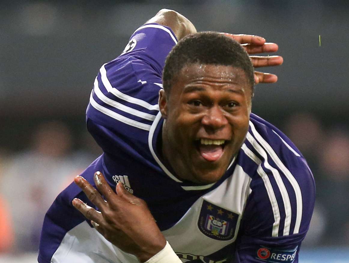 Officiel : Mbemba signe pour cinq ans à Newcastle