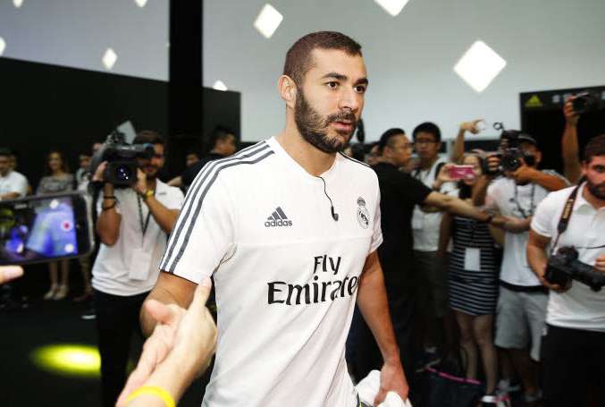 Benzema reste au Real «<span style="font-size:50%">&nbsp;</span>à 1000%<span style="font-size:50%">&nbsp;</span>»