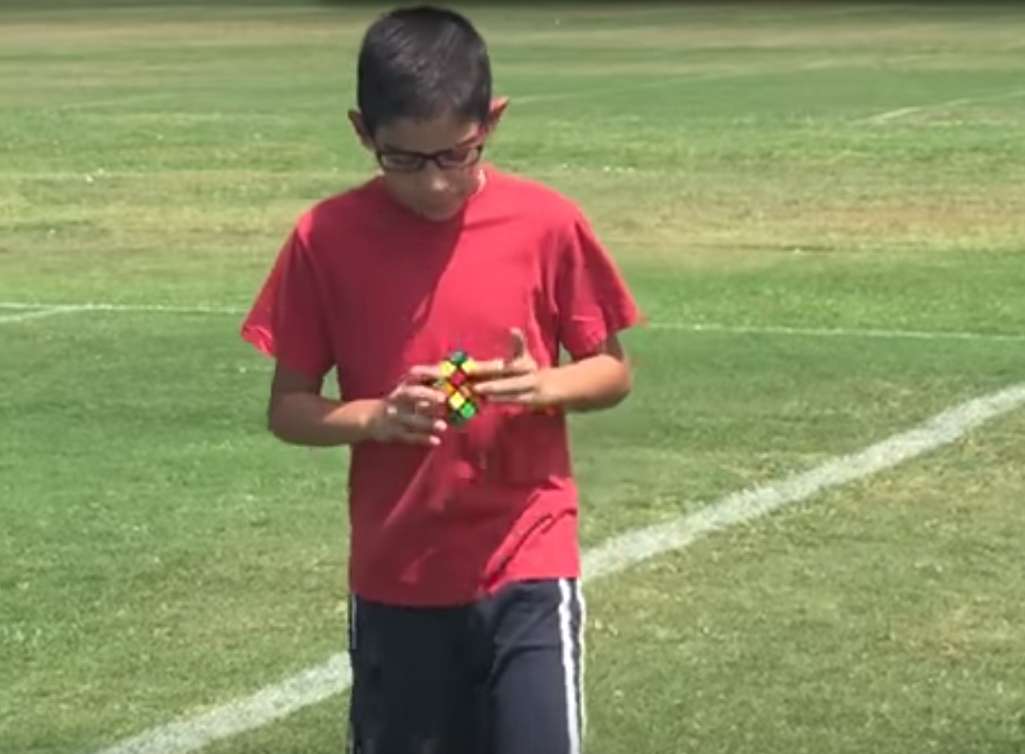 «<span style="font-size:50%">&nbsp;</span>Jonathan sait résoudre un Rubik&rsquo;s Cube en 20 secondes sous l&rsquo;eau<span style="font-size:50%">&nbsp;</span>»