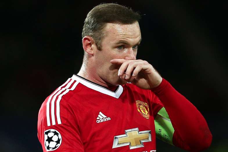 Rooney se fait massacrer par Roy Keane