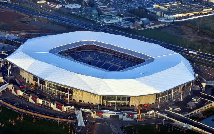 Les écrans du Parc OL diffusent un film érotique par erreur