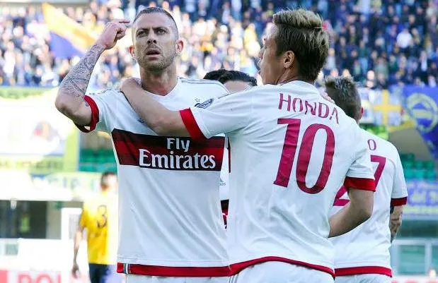 Frosinone accroche le Milan et Sassuolo en profite