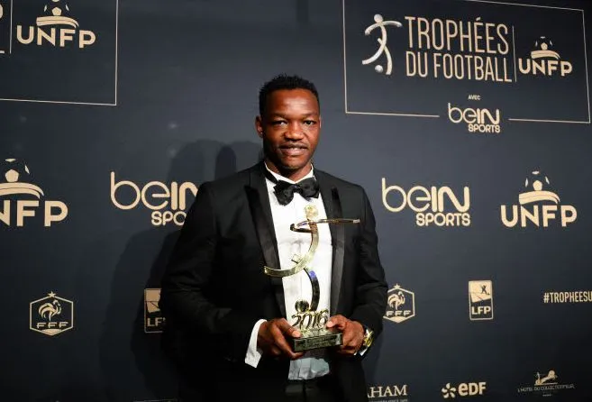 Mandanda chambre ses coéquipiers