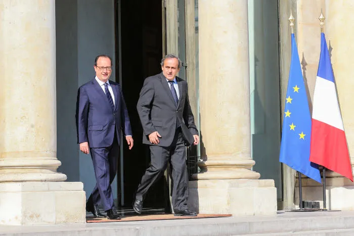 François Hollande «<span style="font-size:50%">&nbsp;</span>rend justice<span style="font-size:50%">&nbsp;</span>» à Platini