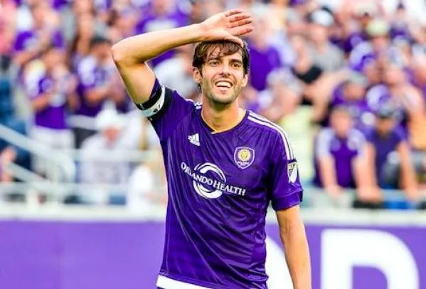 Brésil : Kaká remplace Douglas Costa