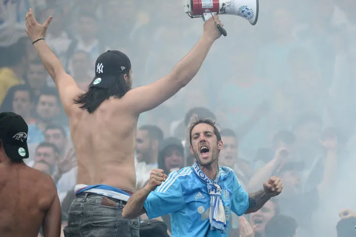 À Marseille, toujours le brouillard, le flou et le silence