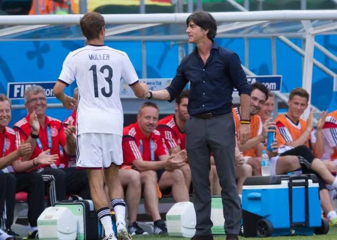 Löw encense Thomas Müller