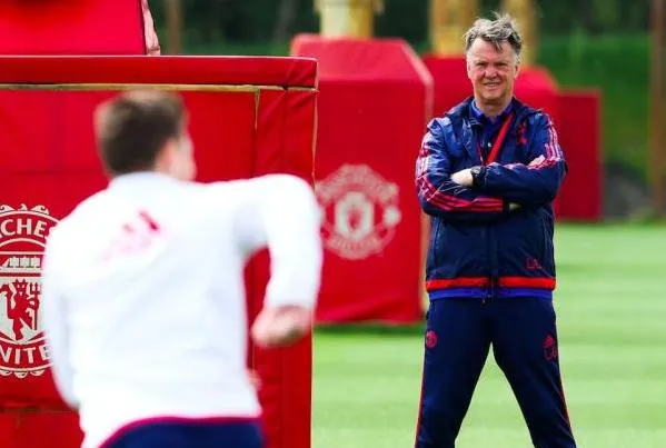 Van Gaal «<span style="font-size:50%">&nbsp;</span>poignardé dans le dos<span style="font-size:50%">&nbsp;</span>» par Mourinho