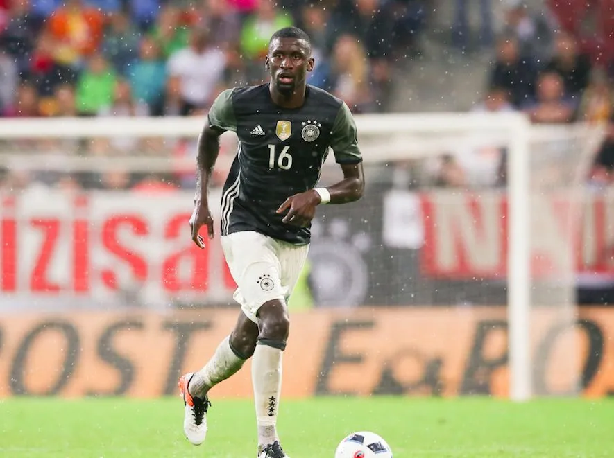 Antonio Rüdiger signe à la Roma