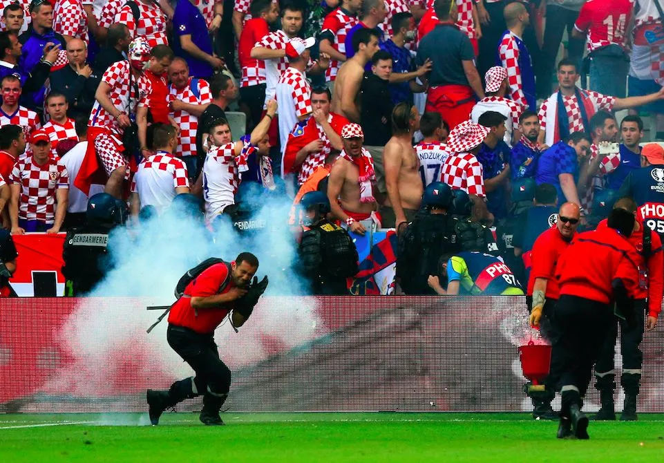 La présidente croate condamne les actes des supporters