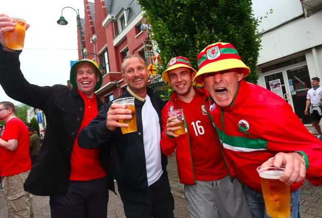 Des supporters gallois obligés de rester à la maison