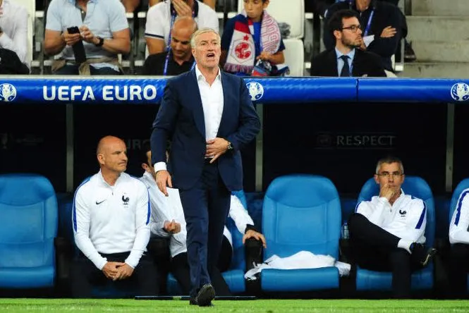 Deschamps contre AC/DC et la pelouse