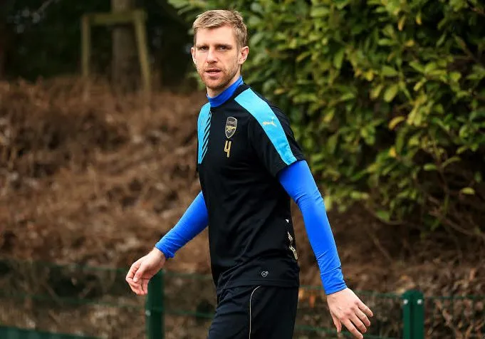 Mertesacker blessé au genou