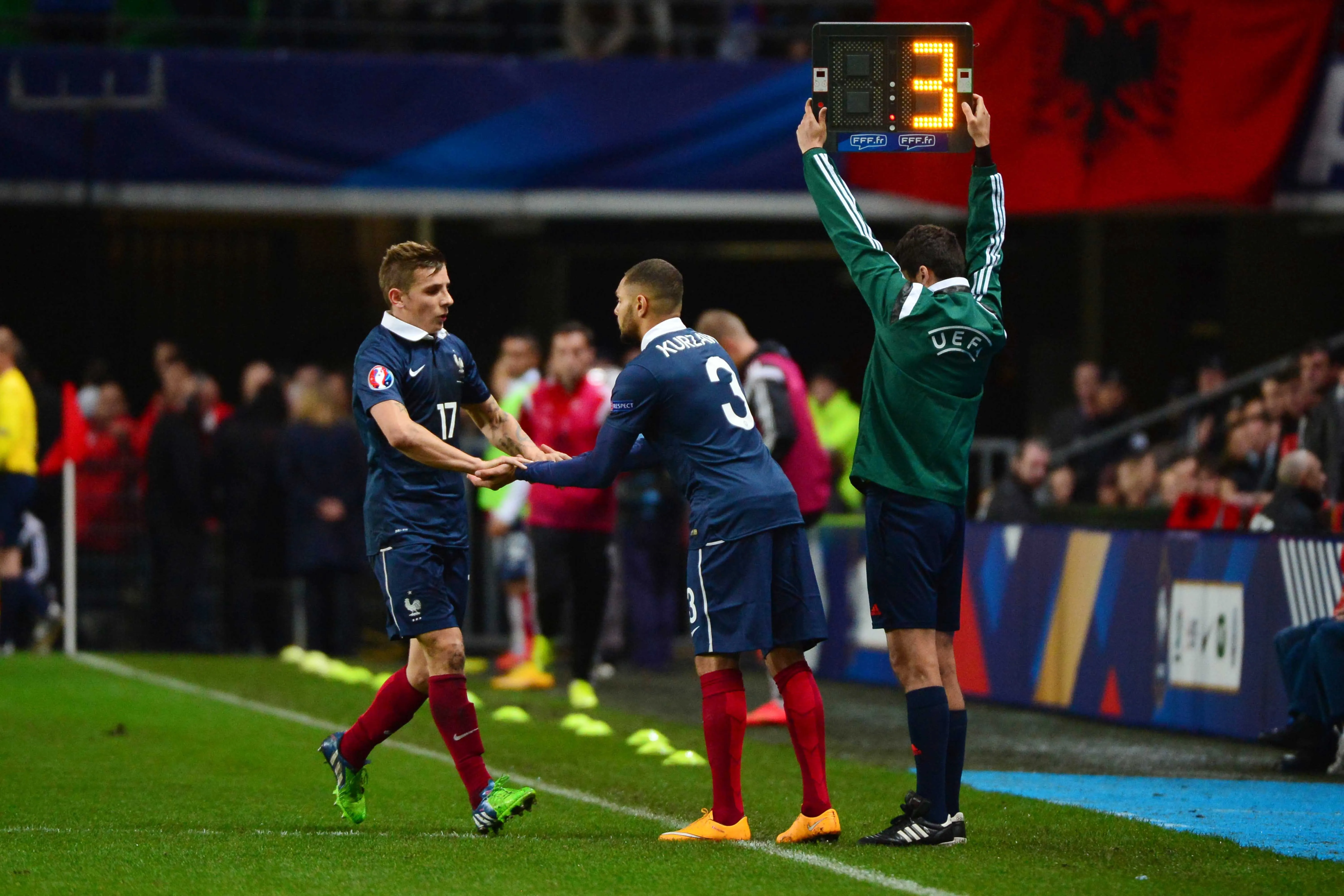 Trois hommes et un couloir