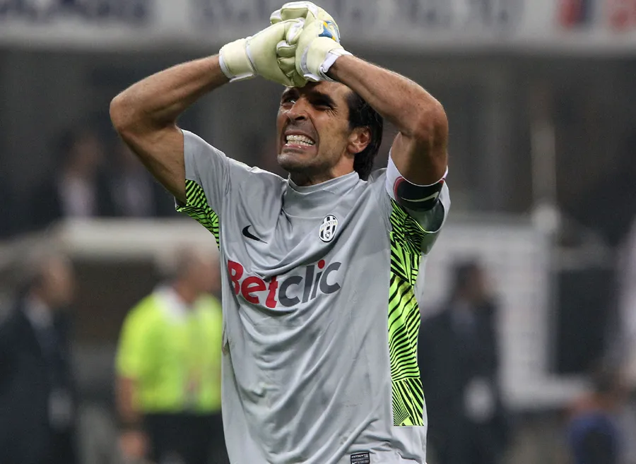 Buffon trahit la Juve