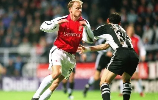 Buts de légende (1er) : Dennis Bergkamp, et même le temps s&rsquo;arrête