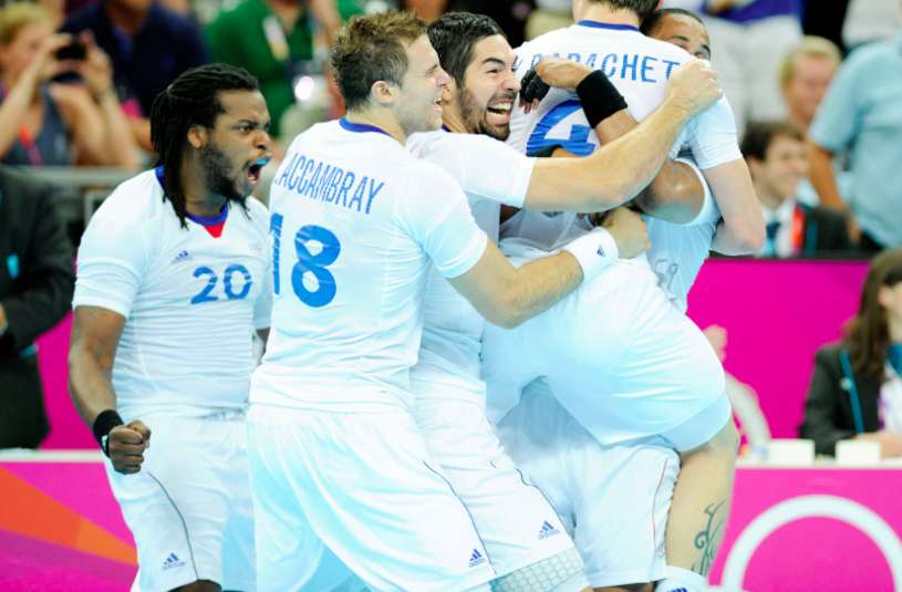 Pourquoi le foot est-il meilleur que le handball ?