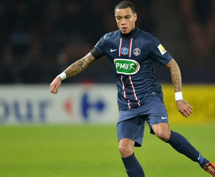 Van der Wiel est vivant, Beckham toujours sobre