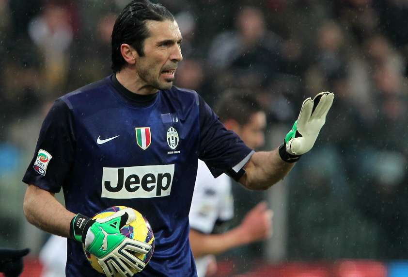 Buffon stoppe tout, Vucinic rate tout