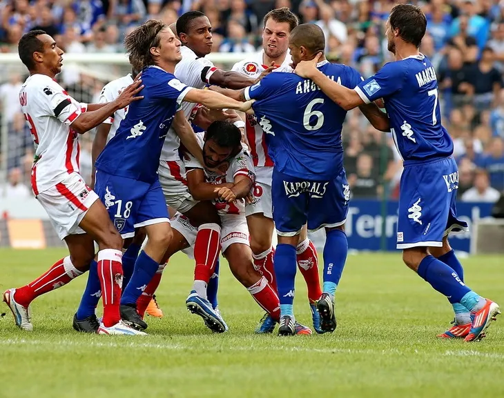 Quel championnat pour Ajaccio et Bastia?