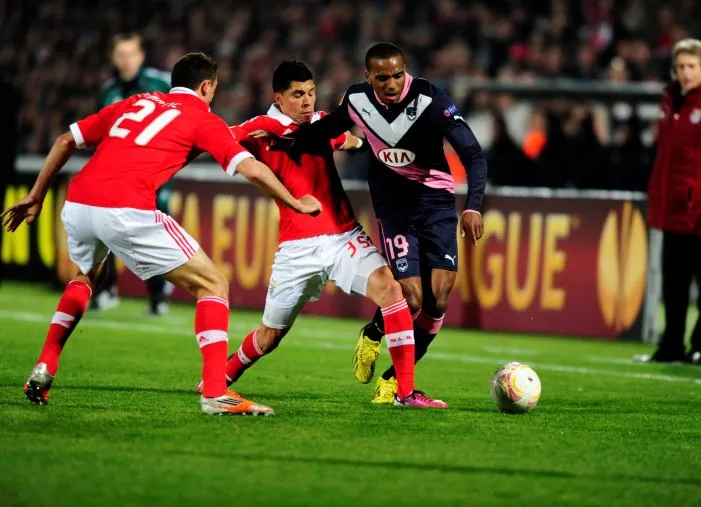 Benfica s&rsquo;impose à Bordeaux et passe