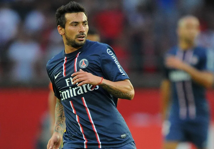 Attention, Lavezzi arrive